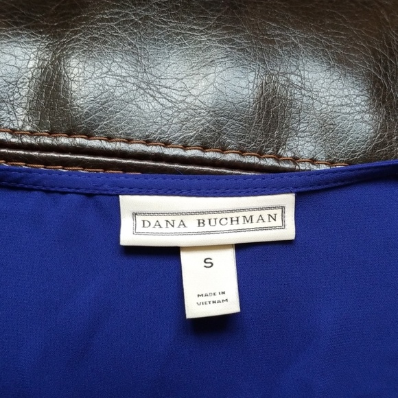 Dressy tank top with gold accent- size Small - Picture 7 of 8